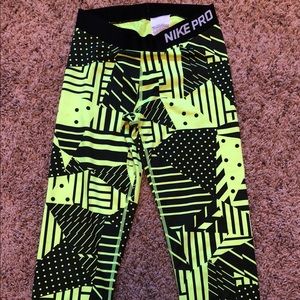 Nike Pro Neón Capri length Leggings